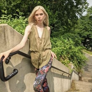 H&M Studio Green Blouse 34 2/4 Olive Sleeveless Tassel Detail Unique Deep V-Neck